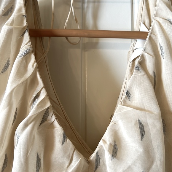 H&M cream silver jacquard pattern peplum blouse, size small - Picture 6 of 11